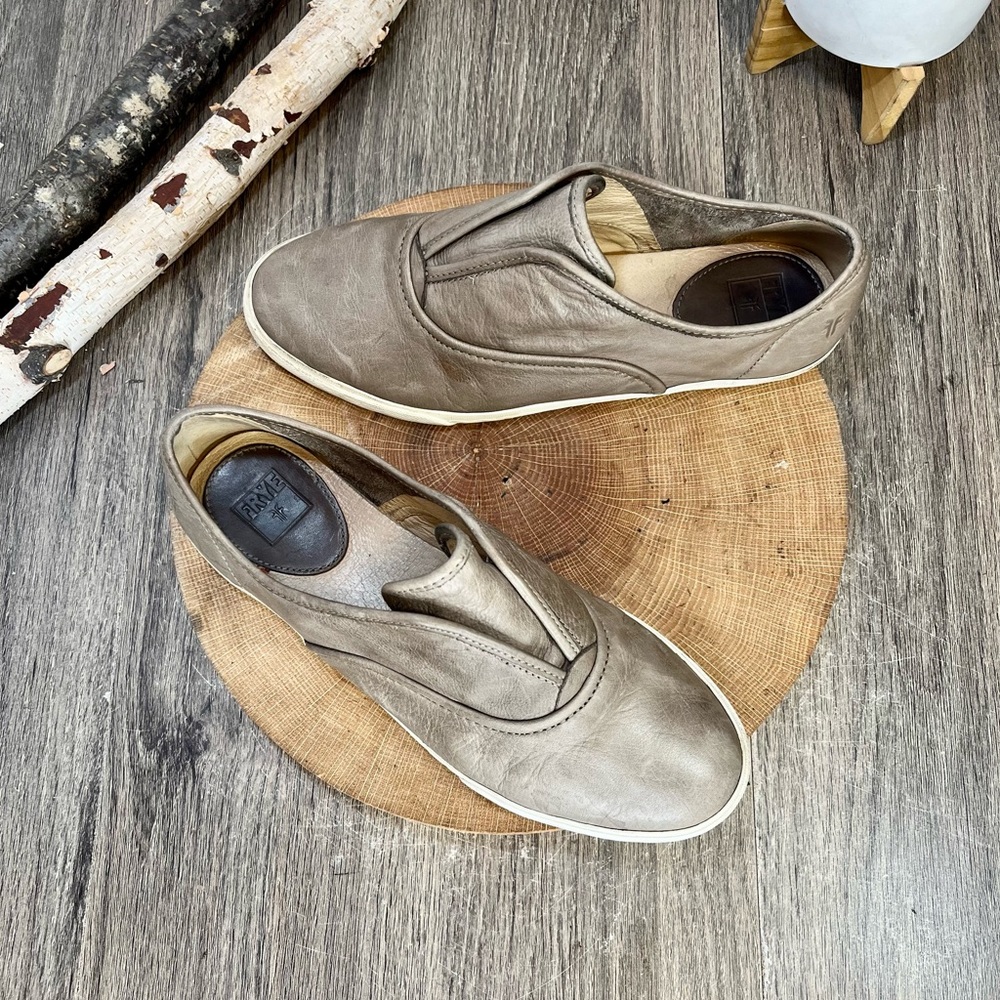 *FRYE | Mindy Slip-On Leather Sneaker Shoes in Tan Brown Size 9.5 - Picture 1 of 16